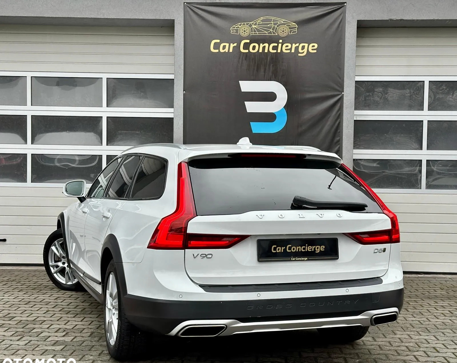 Volvo V90 Cross Country cena 134900 przebieg: 176000, rok produkcji 2019 z Ostroróg małe 742